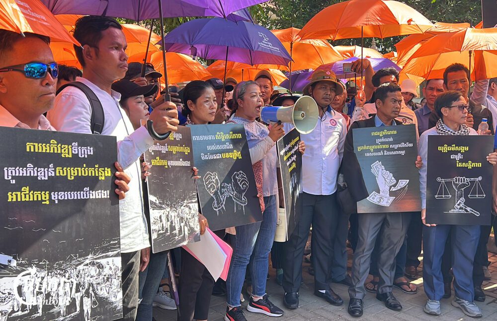 Union leaders and garment workers submit a petition to the Labor Ministry on International Labor Day on May 1, 2024. (CamboJA/Ly Rosslan)