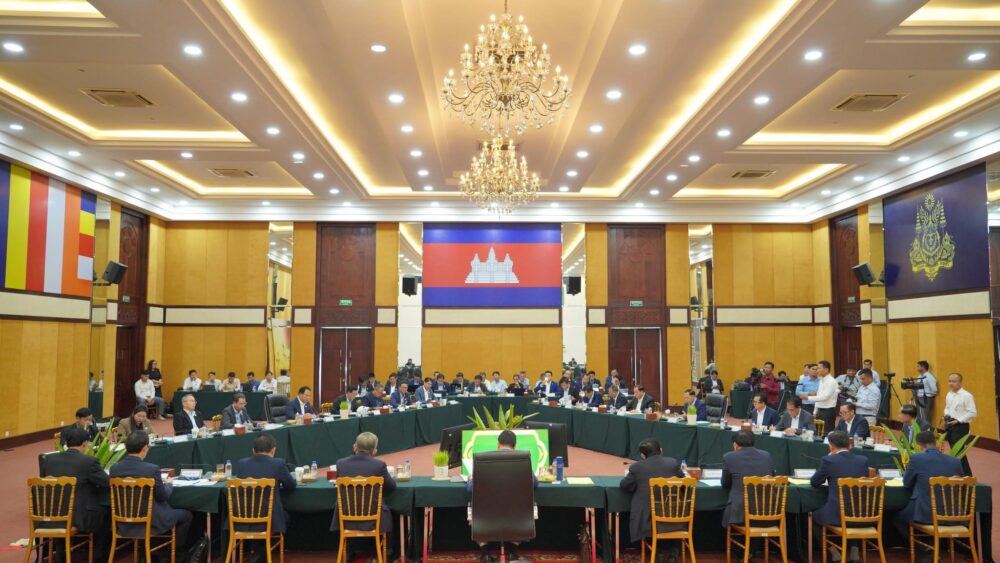 The ministers of three ministries and senior officials hold a meeting on May 6, 2024. (Agriculture Ministry’s Facebook)