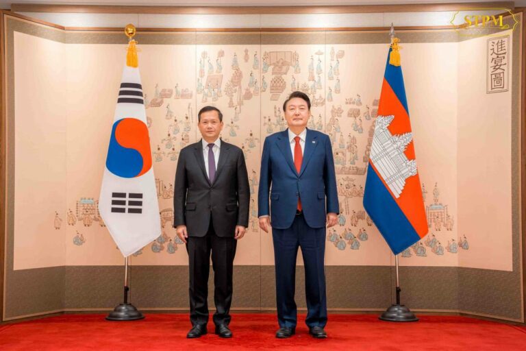 South Korea President Yoon Suk Yeol poses with Cambodian Prime Minister Hun Manet for a picture during an official visit to South Korea on May 16, 2024. (Picture from Hun Manet page)