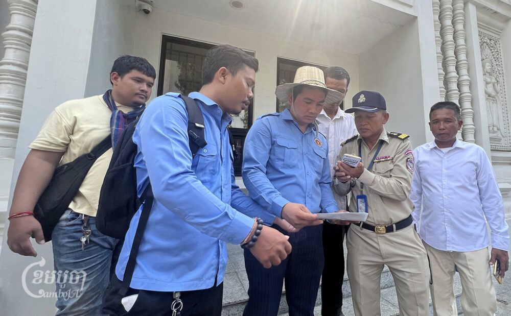Union representatives submit a petition to the Ministry of Interior against CENTRAL’s report on June 14, 2024. (CamboJA/Sovann Sreypich)