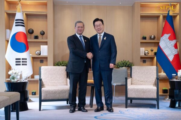 Prime Minister Hun Manet and South Korean President Lee Jae Myung discuss combating online scams, on the sidelines of the ASEAN Summit. (Hun Manet’s Facebook)