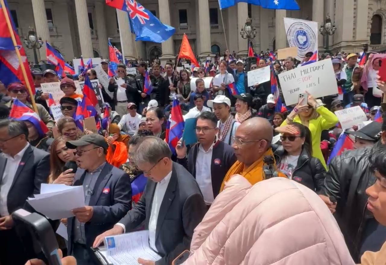 Hundreds of Cambodians in Australia Call for End to Cambodia-Thailand Clashes Updated