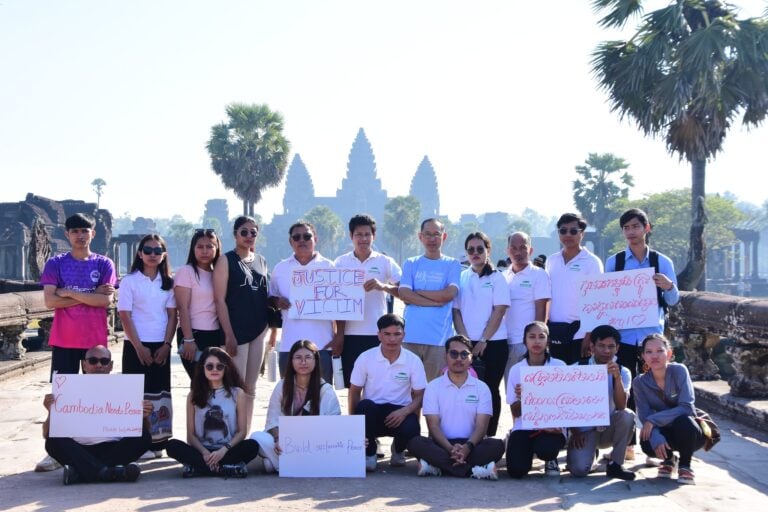 A group of CSOs hold banners calling for justice for victims and the end of conflict. A photo posted on NGO Forum on Cambodia’s Facebook.